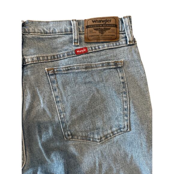 Wrangler Men’s 36x34 Relaxed Fit Straight Leg Jeans Light Wash Denim Cotton USA - Picture 9 of 12